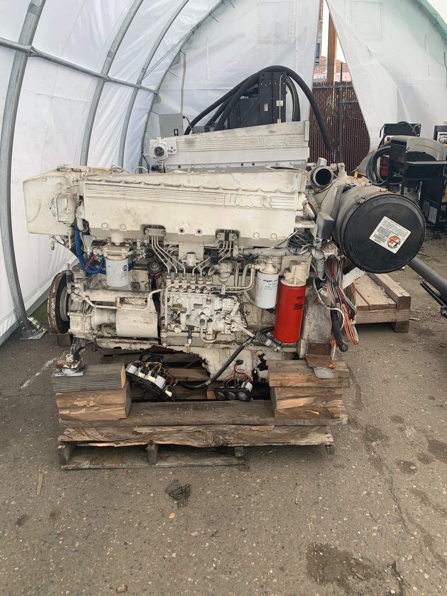 Lugger 6125 Running Takeout